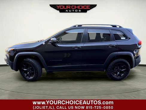 Used 2017 Jeep Cherokee Trailhawk w/ Comfort/Convenience Group AWD/4WD image 2