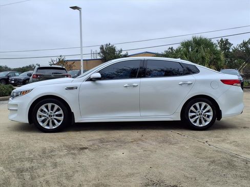 Used 2017 Kia Optima EX image 5