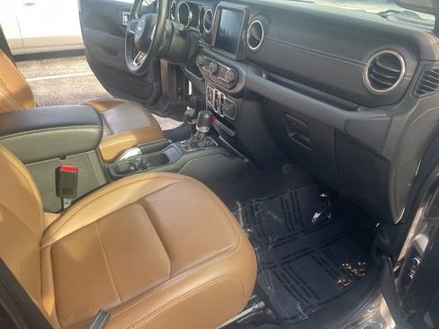 Used 2020 Jeep Wrangler Unlimited Sahara image 28