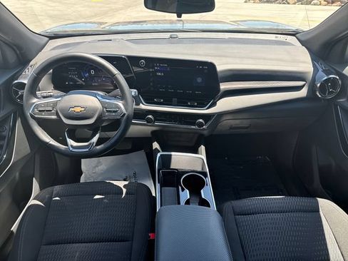 Used 2025 Chevrolet Equinox LT AWD/4WD image 12