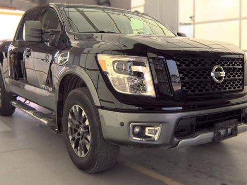Used 2017 Nissan Titan PRO-4X AWD/4WD image 4