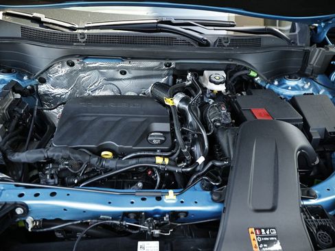 Used 2025 Chevrolet Trax RS w/ Sunroof Package FWD image 28