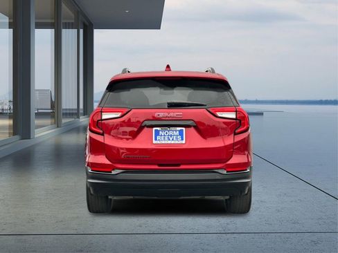 Used 2023 GMC Terrain SLE w/ Driver Convenience Package image 5