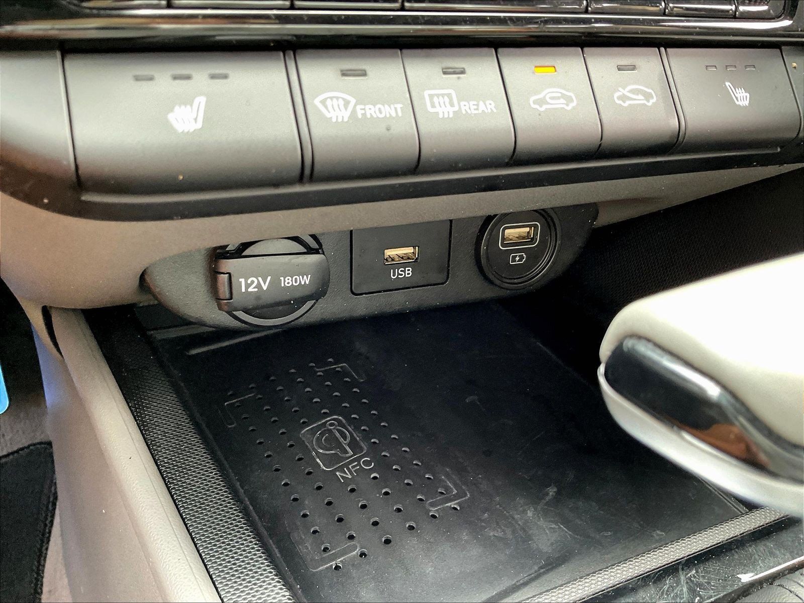 Used 2022 Hyundai Elantra SEL w/ Convenience + Premium Package FWD image 16
