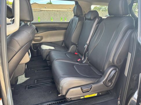 Used 2026 Kia Carnival FWD image 27
