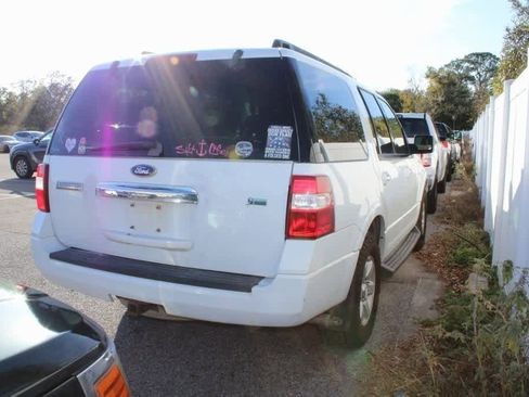 Used 2010 Ford Expedition XLT image 3
