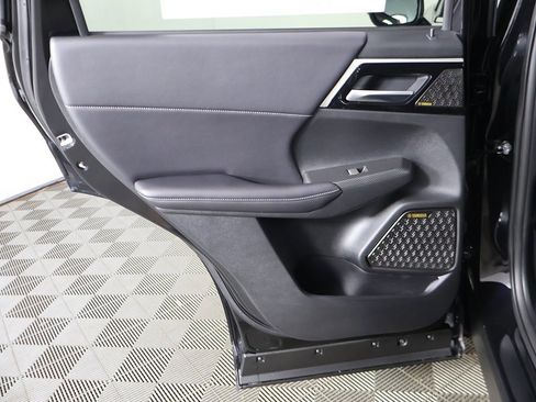 New 2025 Mitsubishi Outlander SE image 29