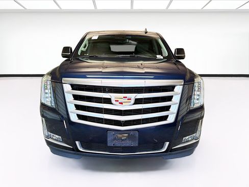 Used 2018 Cadillac Escalade Luxury AWD/4WD image 2