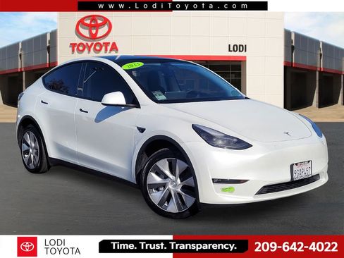 Used 2023 Tesla Model Y Long Range AWD/4WD image 1