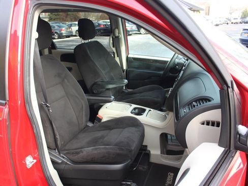Used 2015 Dodge Grand Caravan SXT w/ UConnect Hands-Free Group image 11