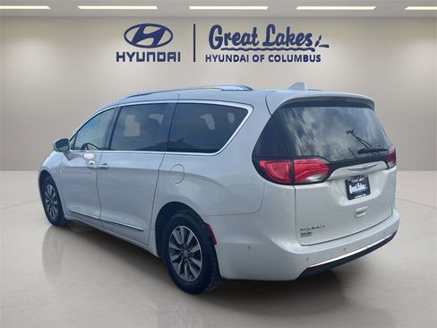 Used 2020 Chrysler Pacifica Touring-L Plus w/ Advanced Safetytec Group image 3