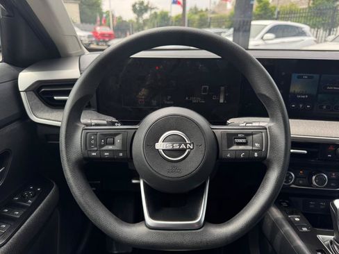 Used 2025 Nissan Kicks SV FWD image 9