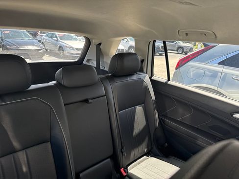 Used 2024 Volkswagen Tiguan SE FWD image 8