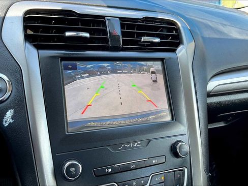 Used 2019 Ford Fusion SE image 27