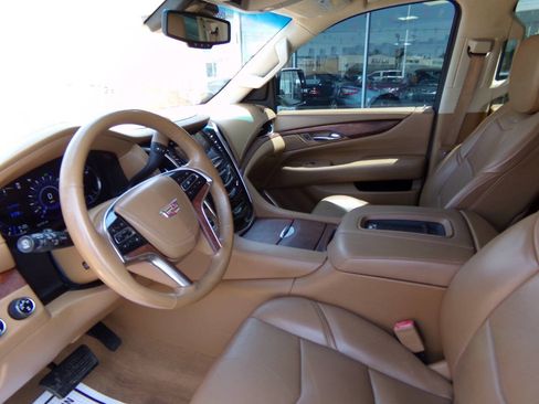 Used 2016 Cadillac Escalade ESV Platinum AWD/4WD image 62