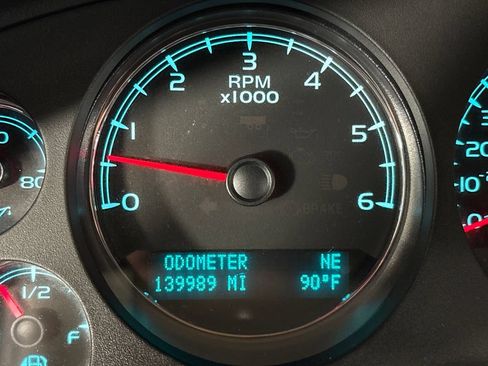 Used 2014 Chevrolet Suburban LS RWD image 23