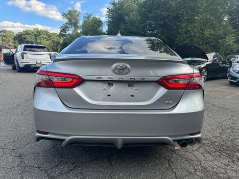Used 2019 Toyota Camry SE FWD image 4