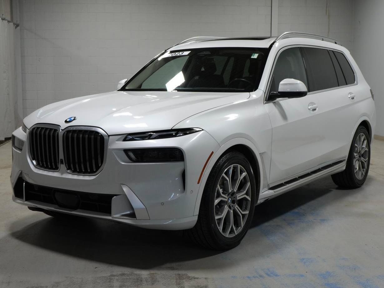 Used 2023 BMW X7 xDrive40i w/ Climate Comfort Package AWD/4WD image 1