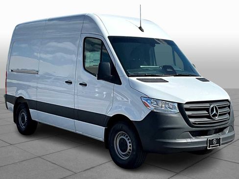 Used 2025 Mercedes-Benz Sprinter 2500 image 3
