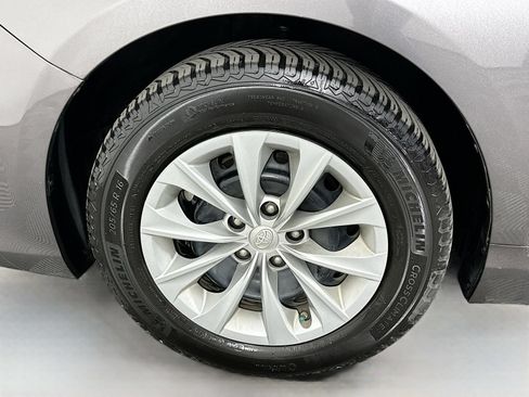 Used 2015 Toyota Camry LE FWD image 28