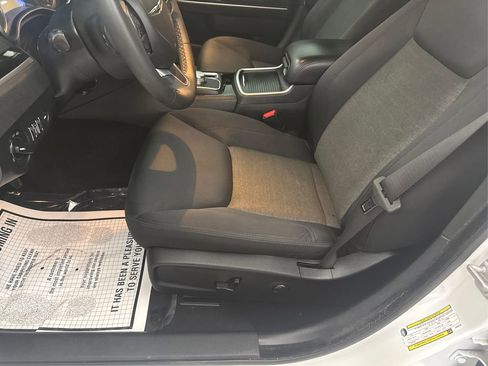 Used 2023 Chrysler 300 Touring w/ Sport Appearance Package RWD image 28