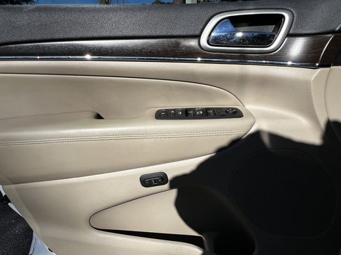 Used 2018 Jeep Grand Cherokee Limited image 13