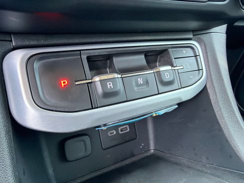 Used 2020 GMC Acadia SLE FWD image 26