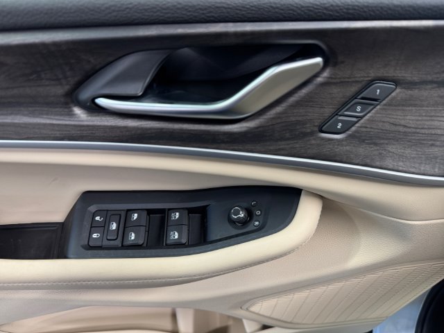 New 2027 Jeep Grand Cherokee Limited AWD/4WD image 30
