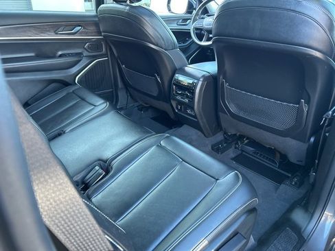 Used 2022 Jeep Grand Cherokee L Limited image 11