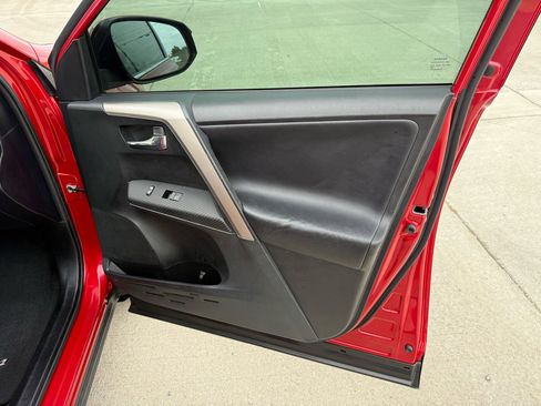 Used 2014 Toyota RAV4 Limited image 22