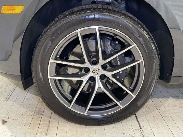 Certified 2025 Porsche Macan AWD/4WD image 14
