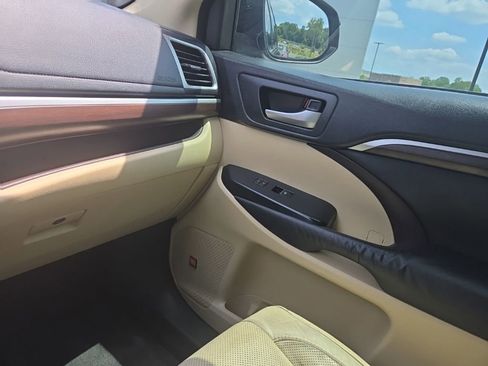 Used 2016 Toyota Highlander Limited Platinum AWD/4WD image 23