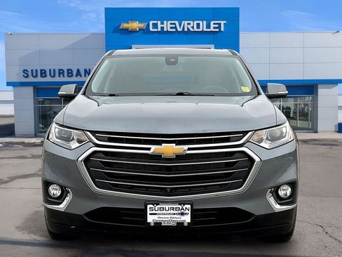Used 2020 Chevrolet Traverse LT w/ LT Premium Package image 3