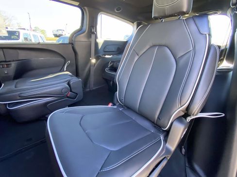New 2026 Chrysler Pacifica Limited w/ S Appearance Package FWD image 13