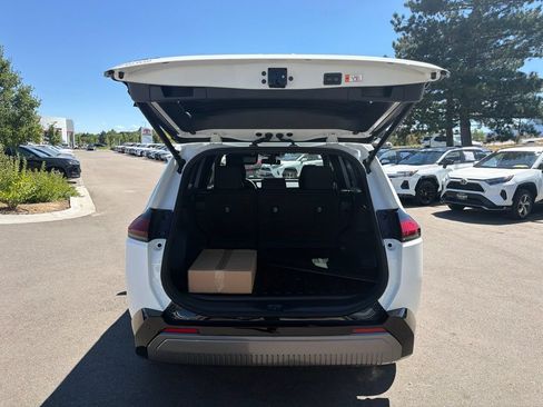 Used 2026 Toyota RAV4 SE w/ Convenience Package AWD/4WD image 17