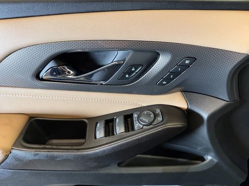 Used 2023 Chevrolet Traverse Premier image 19