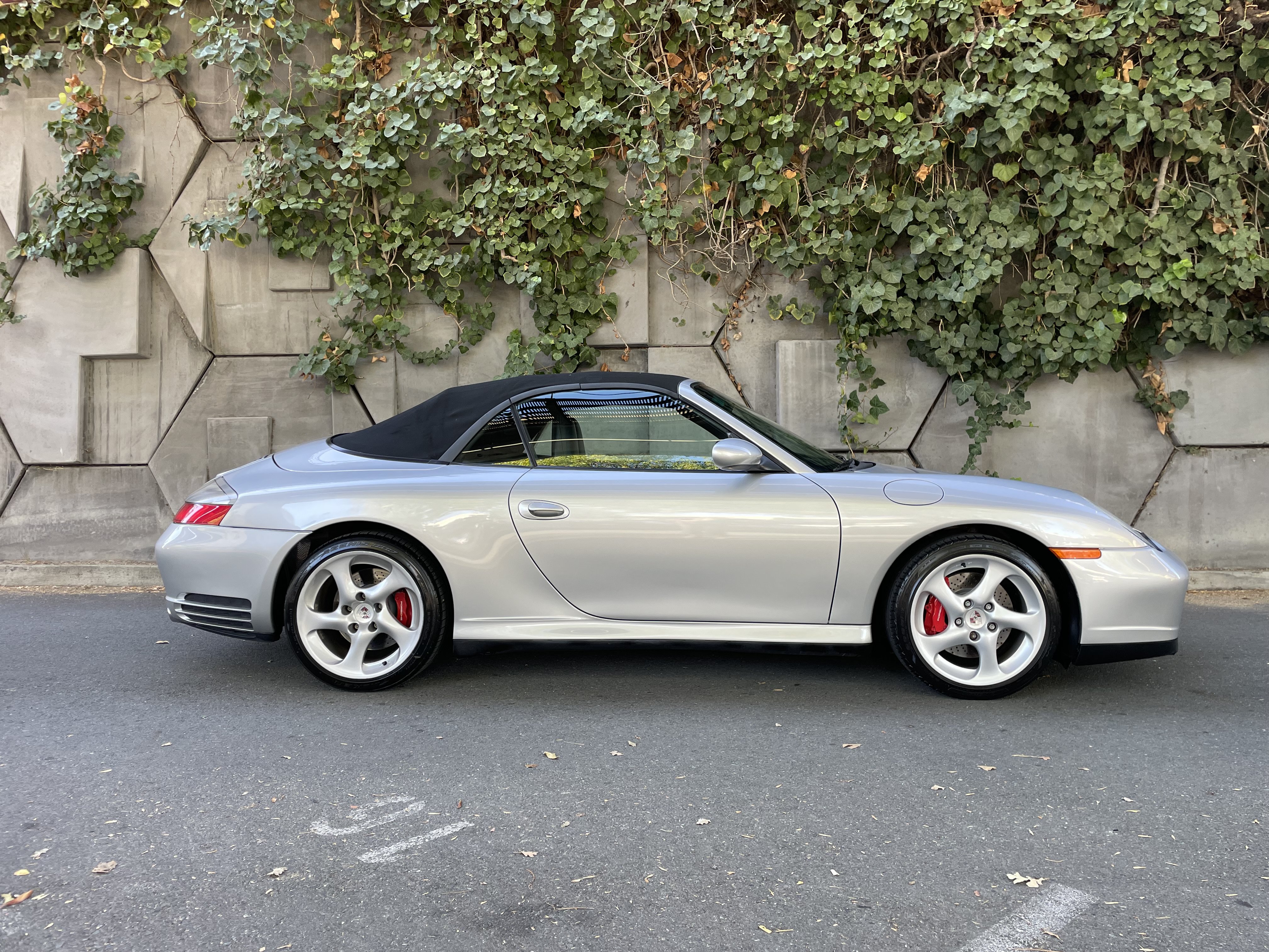 Used 2004 Porsche 911 Carrera 4S AWD/4WD image 2