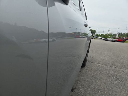 Used 2022 Toyota Highlander XLE AWD/4WD image 15