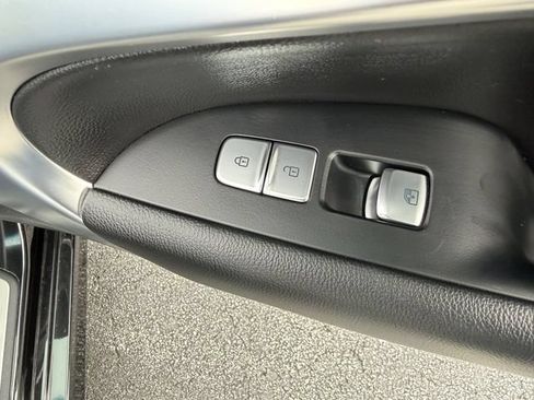 Used 2023 Genesis G70 2.0T RWD image 35