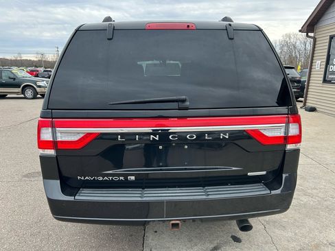 Used 2015 Lincoln Navigator L 4WD image 6