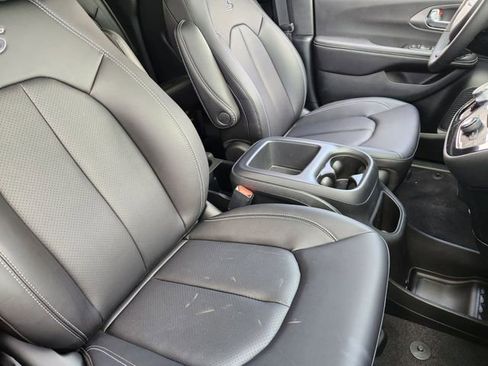 New 2026 Chrysler Pacifica Select image 10