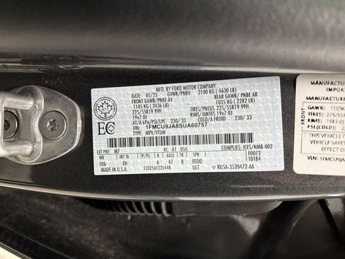 Used 2025 Ford Escape Platinum image 38