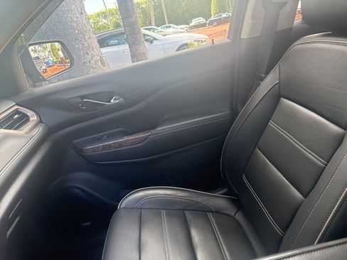 Used 2020 GMC Acadia Denali w/ Denali Ultimate Package image 3