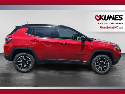 Used 2025 Jeep Compass Trailhawk AWD/4WD image 12