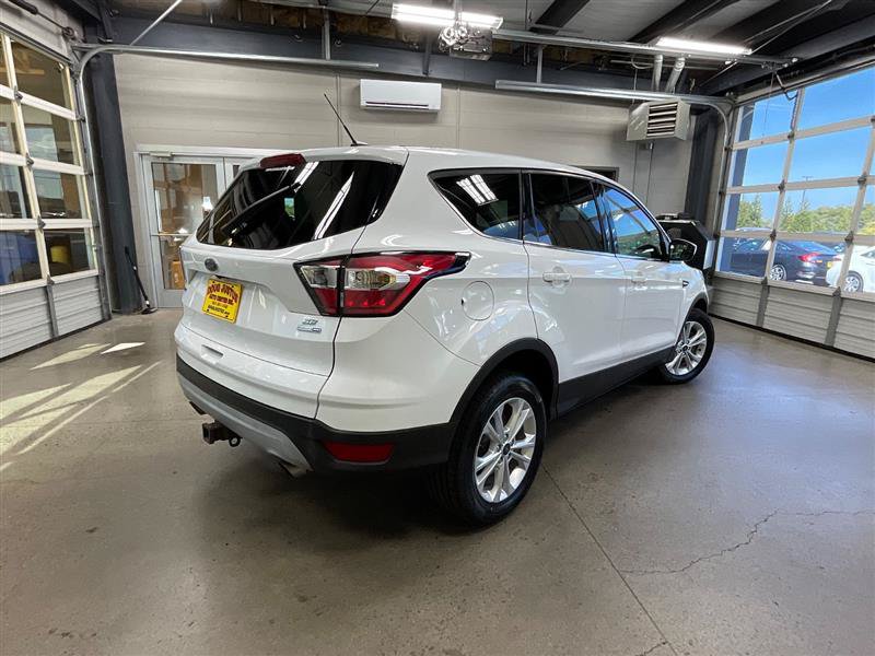 Used 2017 Ford Escape SE AWD/4WD image 5