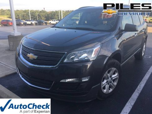 Used 2016 Chevrolet Traverse LS FWD image 1