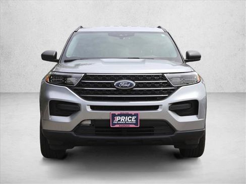 Used 2022 Ford Explorer XLT w/ Class IV Trailer Tow Package AWD/4WD image 2