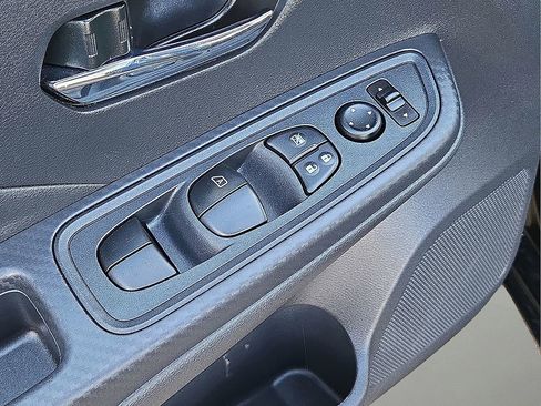 Used 2025 Nissan Versa SV image 21