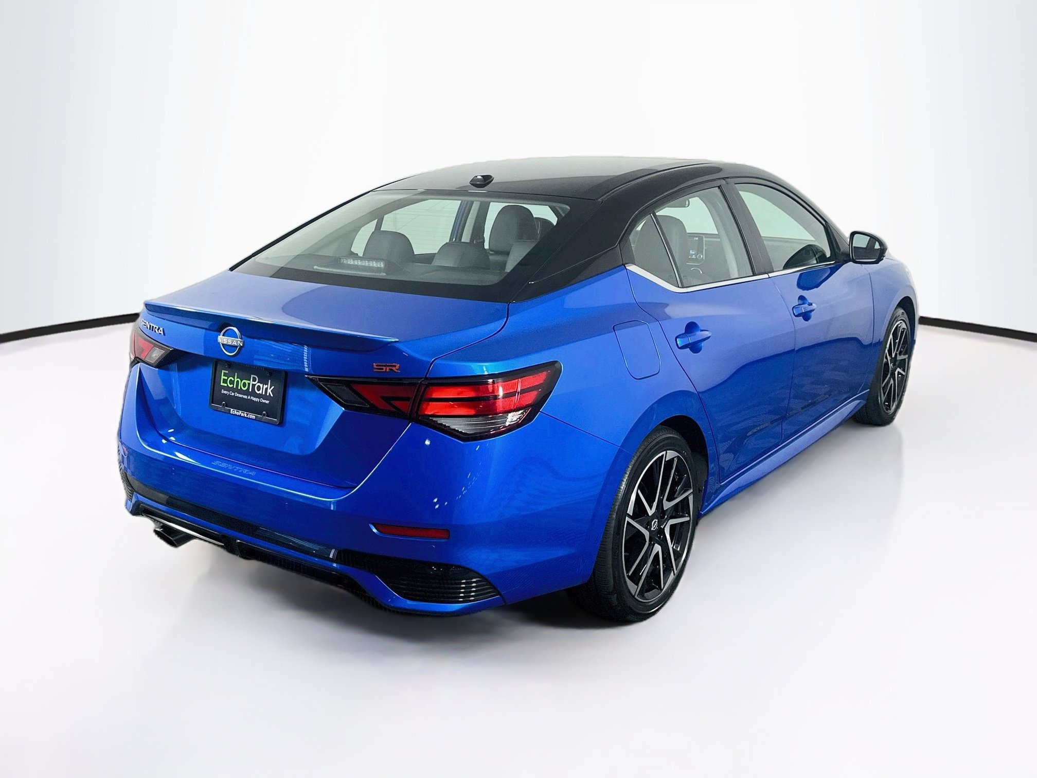 Used 2025 Nissan Sentra SR w/ SR Premium Package FWD image 9