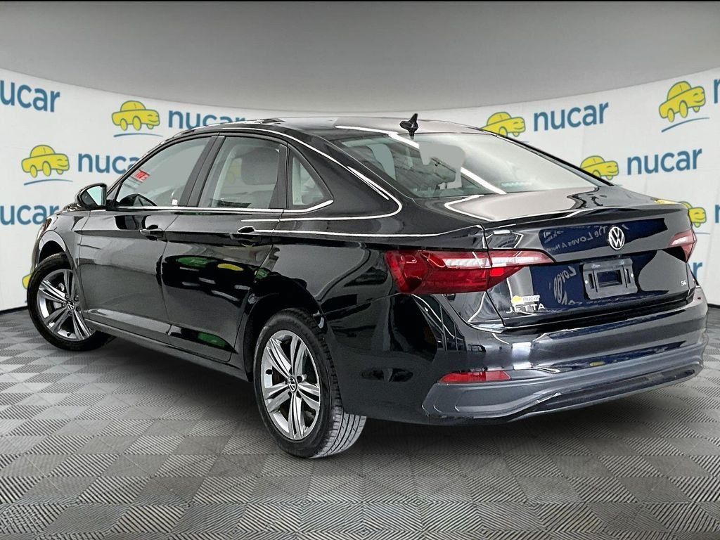 Used 2024 Volkswagen Jetta SE FWD image 4